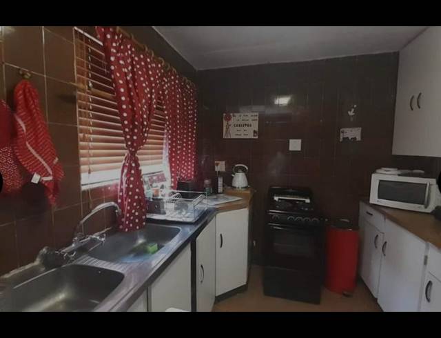 2 BEDROOM APARTMENT FOR SALE IN CLAREMONT